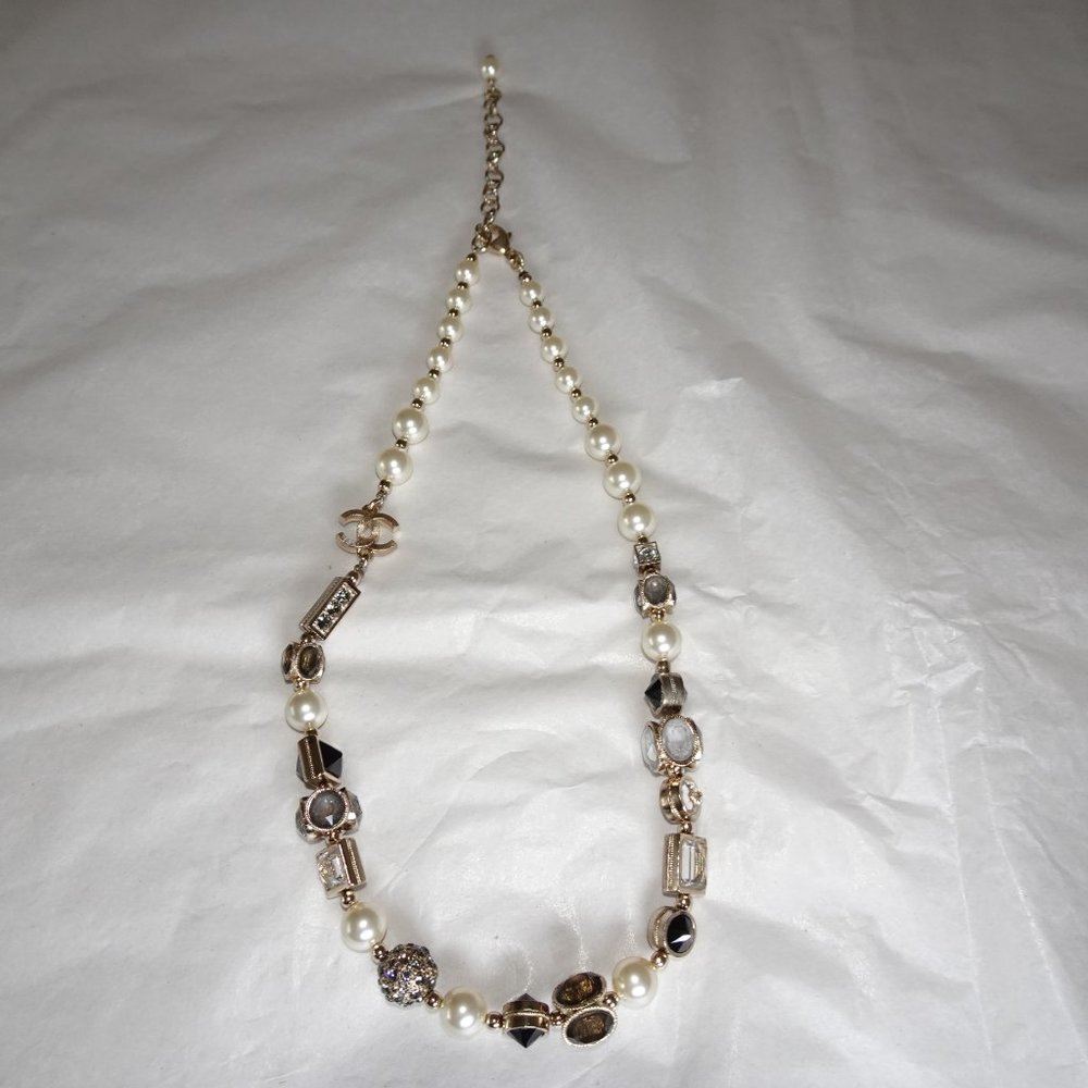 Chanel Pearl Crystal Necklace Vintage - Picture 9 of 14